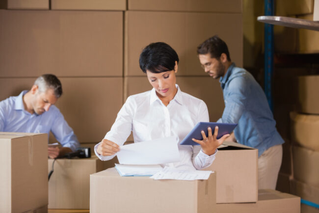 Illustration representing the Pros and Cons of Job Relocation. A scale balancing positive and negative factors for informed career decisions.