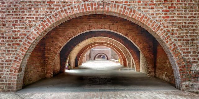 Alt text: A cityscape of Ahmedabad with text overlay 'Things to Keep in Mind When Relocating to Ahmedabad.' Planning a move to this vibrant city? Find essential tips for a seamless relocation.